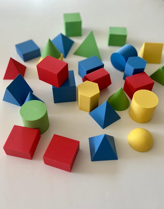 Ensemble de 12 solides géométriques