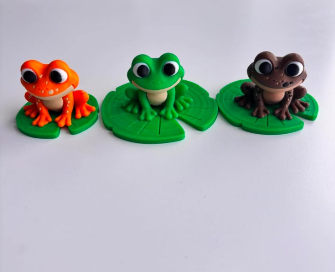 Ensemble Le trio de grenouilles 🐸 (3 grenouilles + 3 nénuphars)